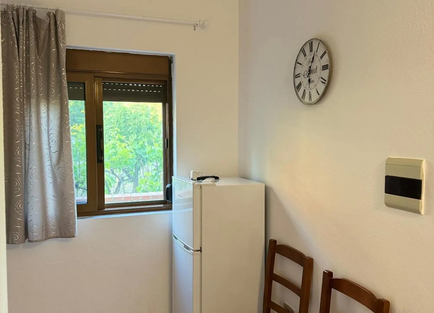 Natyra Rooms Zverneci Πανσιόν