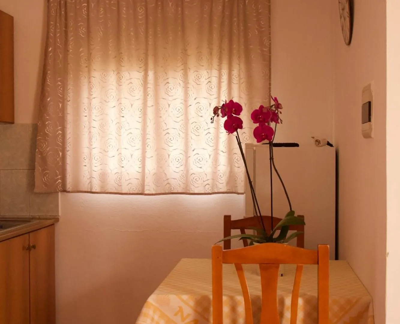 Natyra Rooms Zverneci Πανσιόν